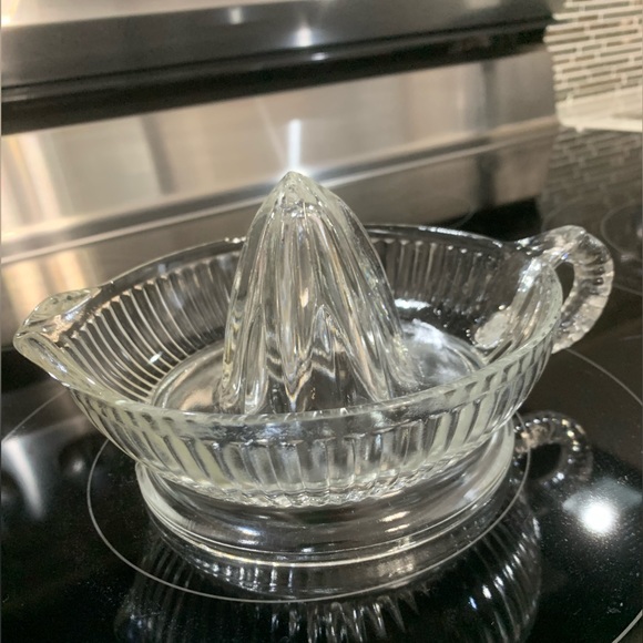 🍊Vintage Ribbed Clear Glass Hand Juicer - Picture 2 of 9